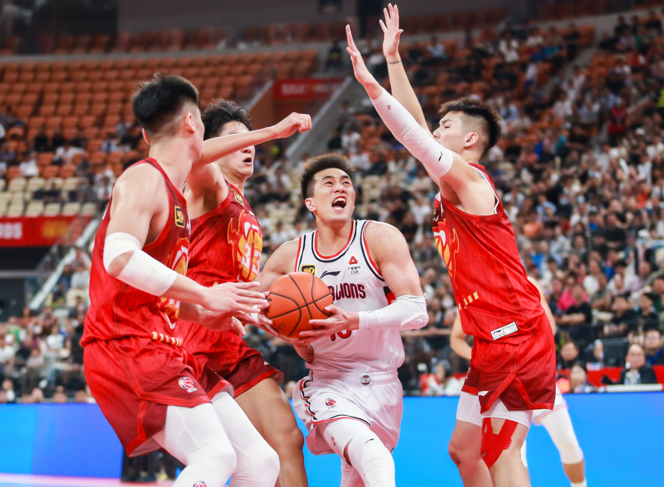 九游-广州队赛前止住颓势，志在中超名次提升，更衣室稳定，控场能力受关注的简单介绍